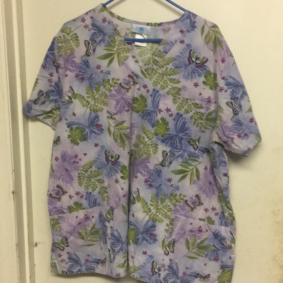 Plus Size Scrub top - Picture 1 of 2